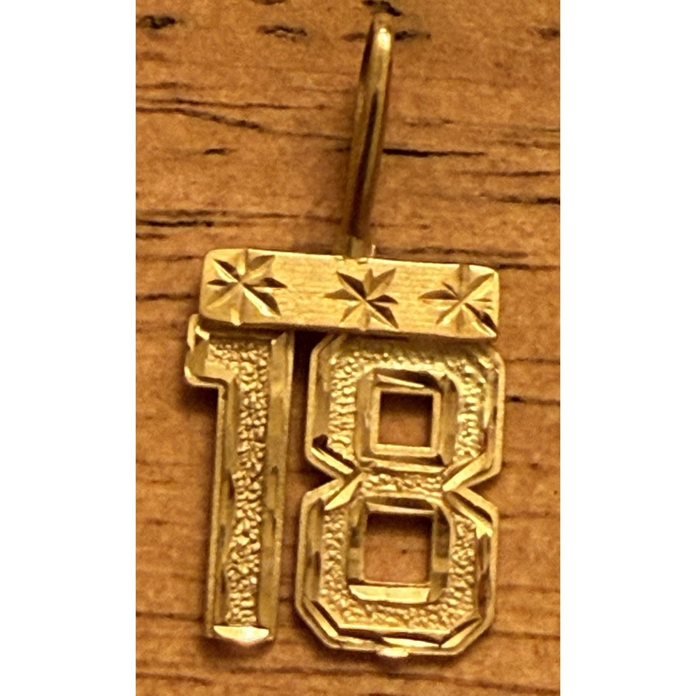 Vintage 14k Yellow Gold Number 18 Charm Pendant 1987